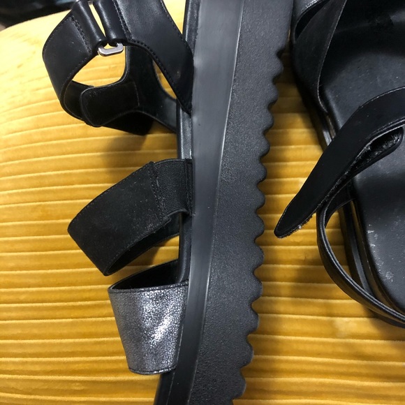 BLACK AND SILVER SUMMER SANDALS WITH WEDGE - Picture 2 of 2